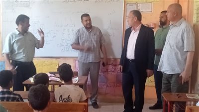 وكيل التعليم يتابع البرنامج العلاجي بمدارس البداري بأسيوط 