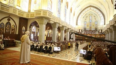 البابا تواضروس يترأس صلوات قداس رسامة كهنة جدد للقاهرة وكندا