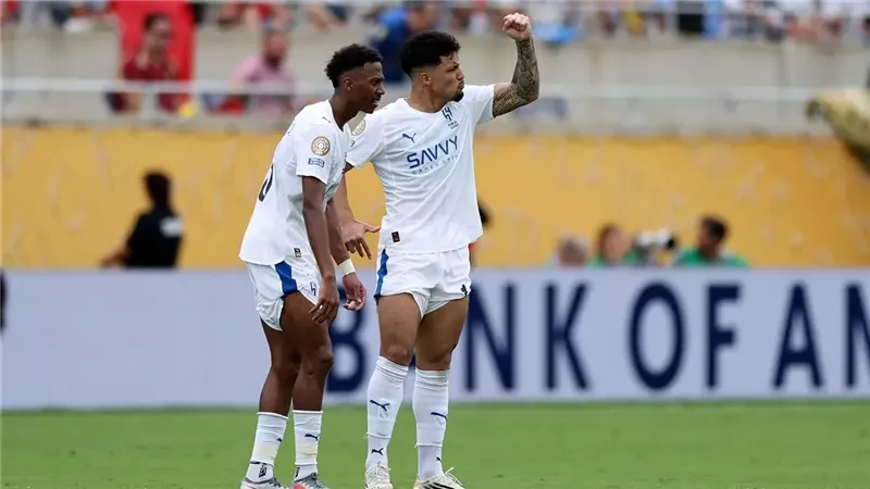  الهلال، فيتو