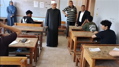 فور استلام عمله، رئيس منطقة الإسماعيلية الأزهرية يتابع امتحانات الثانوية (صور) 