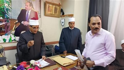 رئيس منطقة الإسماعيلية الأزهرية يبحث مع مدير مركز التأهيل التربوي خطة العملية الامتحانية (صور)