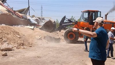 محافظ القليوبية يقود حملة لإزالة التعديات بقرية بلقس