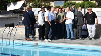 أشرف صبحي ومحافظ القاهرة يتفقدان المركز الرياضي بشبرا