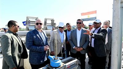 وزير الإسكان يتفقد مشروع توسعات محطة مياه شرب أشمنت ببني سويف