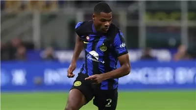 تقارير تكشف حقيقة مفاوضات برشلونة لضم نجم إنتر ميلان 