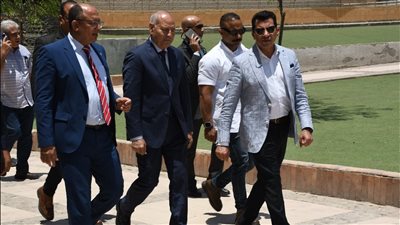 رئيس جامعة حلوان يستقبل وزيرا الرياضة والمجالس النيابية 