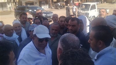 اكتشف غيابه وتكدس المزارعين لصرف حصص الأسمدة... محافظ الدقهلية يحيل مدير جمعية زراعية بطلخا للتحقيق 