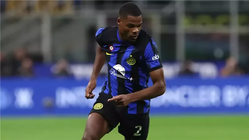 دينزل دومفريس لاعب
