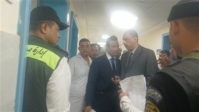 محافظ سوهاج يزور مصابي حادث جهينة، ويوجه بتقديم الرعاية الصحية لهم (صور)