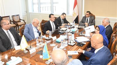 وزير الإسكان يتابع مستجدات إنشاء وحدتي 