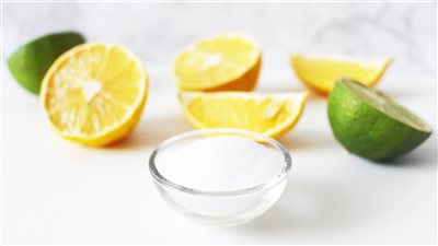 فوائد الفازلين مع الليمون للبشرة للتفتيح والترطيب