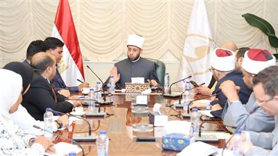 وزير الأوقاف يلتقي فريق 