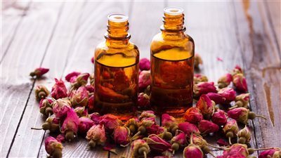 فوائد زيت الورد، يقوي المناعة ويساعد على الاسترخاء 