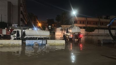 محافظ الإسماعيلية يتابع عمليات إصلاح كسر ماسورة بمجمع المحاكم (صور) 