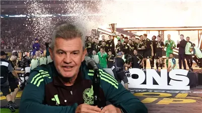 احتفال مميز من لاعبي المكسيك لمدربهم أجيري بعد التتويج بالكأس الذهبية (فيديو)