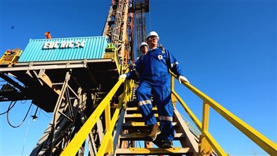 بدوي يتفقد أعمال بدء حفر 11 بئر بترولي بمنطقة امتياز نيو منزلة بالدقهلية 