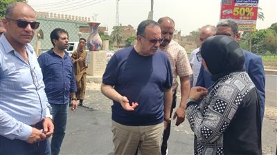 محافظ أسيوط يتفقد أعمال الرصف بأبنوب (صور) 