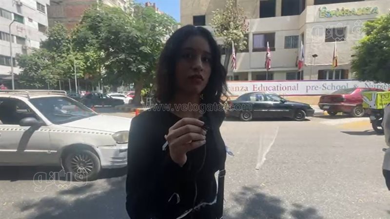 إحدى طالبات الثانوية