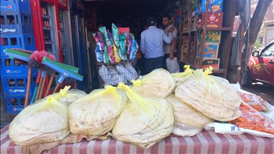 محافظ الدقهلية يضبط واقعة بيع خبز مدعم بسوبر ماركت في قرية زيان (صور)