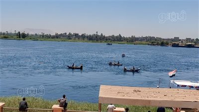 صيادو دشنا يشاركون فى عمليات البحث عن المفقودين بحادث المعدية (صور)