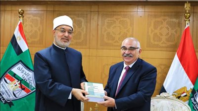 مفتي الجمهورية يهنئ رئيس هيئة قضايا الدولة الجديد بتوليه المنصب رسميا 