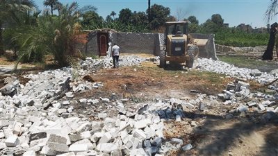 إزالة 8 حالات بناء مخالف على أملاك الدولة وأراض زراعية في قنا 