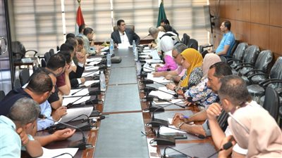 نائب محافظ الدقهلية بترأس اجتماع لجنة دراسة المشروعات الاستثمارية (صور)