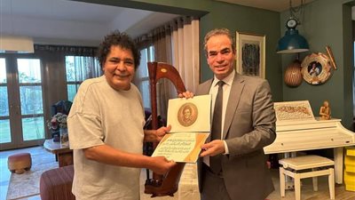 محمد منير بعد منحه وسام ماسبيرو للإبداع: يمثل جزءًا من تاريخي الشخصي والفني