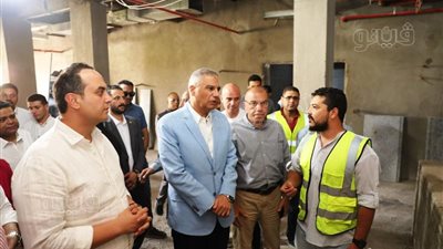 محافظ أسوان ورئيس هيئة الرعاية الصحية يتفقدان إحلال وتجديد مستشفى التأمين الصحى (صور)