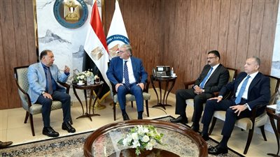 بدوي يبحث مع رئيس غرفة الصناعات الكيماوية سبل تعظيم القيمة المضافة للفوسفات