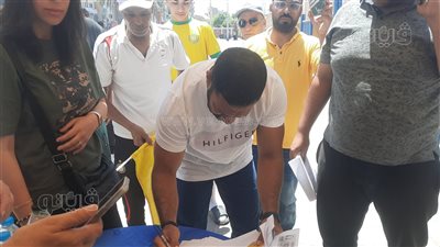 حسنى عبد ربه يوقع استمارة سحب الثقة من مجلس إدارة الإسماعيلي (صور)