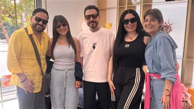 عبير صبري رفقة إدوارد وأحمد زاهر في بيروت