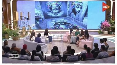 بعد اعتذارها للفنانة الدنماركية، تشكيلي فرنسي يتهم مها الصغير بسرقة أعماله 