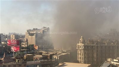 شاهد، الدخان الأسود يملأ سماء وسط القاهرة بسبب حريق سنترال رمسيس (فيديو وصور)