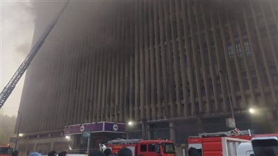 تفاصيل حريق سنترال رمسيس.. 10 سيارات إطفاء تكافح النيران.. الحماية المدنية تنقذ العالقين.. احتراق عدد من المكاتب.. ورئيس الوزراء يتابع التطورات لحظة بلحظة (فيديو وصور)