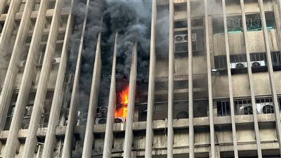 لحظة اشتعال الحريق  في عدد من مكاتب سنترال رمسيس  (فيديو وصور)