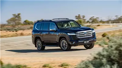 مواصفات تويوتا لاند كروزر 300 موديل 2026 قبل طرحها بالسوق المصري