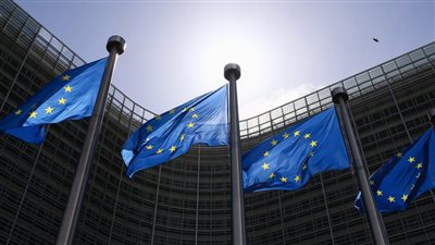 المفوضية الأوروبية تخطط لتحويل 200 مليار يورو من الأصول الروسية لإعادة بناء أوكرانيا 