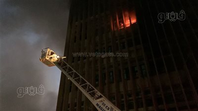 استمرار جهود قوات الحماية المدنية لإخماد حريق سنترال رمسيس (فيديو وصور)