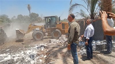 تنفيذ 5 حالات إزالة فورية للتعديات على الأراضي الزراعية وأملاك الدولة بقنا 