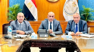 امتحانات الثانوية العامة تصل إلى يومها العاشر.. طلاب النظام القديم يؤدون اختبار الرياضيات التطبيقية في 415 لجنة.. ووزير التعليم يتابع الفعاليات من غرفة العمليات المركزية