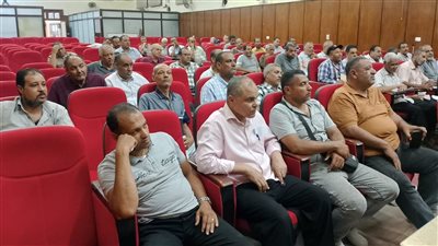 تعليم أسيوط تعقد اجتماعا لمراكز توزيع امتحانات الثانوية العامة للالتزام بتأمين نقل الامتحانات