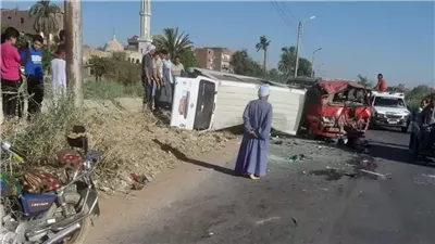 إصابة 11 شخصا في انقلاب سيارة على الطريق الغربي بالفيوم 