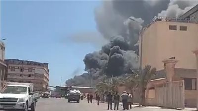 حريق هائل في مصنع فوم بدمياط الجديدة وسيارات الإطفاء تهرع إلى المكان (صور)