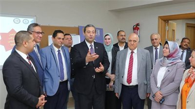 محافظ دمياط يفتتح برنامجا تدريبيا لتأهيل العاملين بالجهاز الإداري (صور)