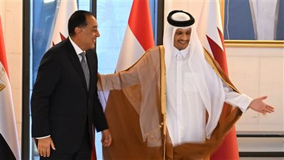 رئيس الوزراء يبحث مع نظيره القطري سبل دعم الاستثمارات المشتركة