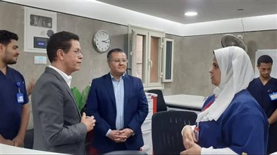 رئيس جامعة بنها يتفقد سير العمل والاطمئنان على المرضى بمستشفي الجراحة