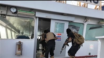 الحوثي ينشر مشاهد توثق لحظات استهداف السفينة ماجيك سيز وإغراقها (فيديو)