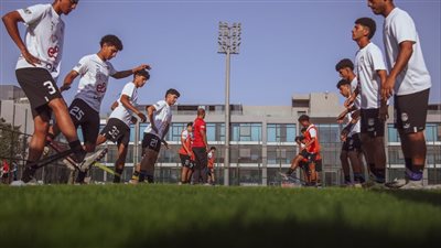 منتخب الناشئين تحت 17 عاما يواصل تدريباته ويحتفل بعيد ميلاد الكاس (صور)