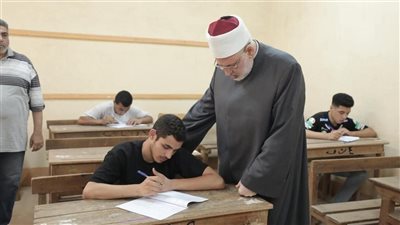 اليوم، ختام امتحانات القسم العلمي لطلاب الثانوية الأزهرية بمادة 